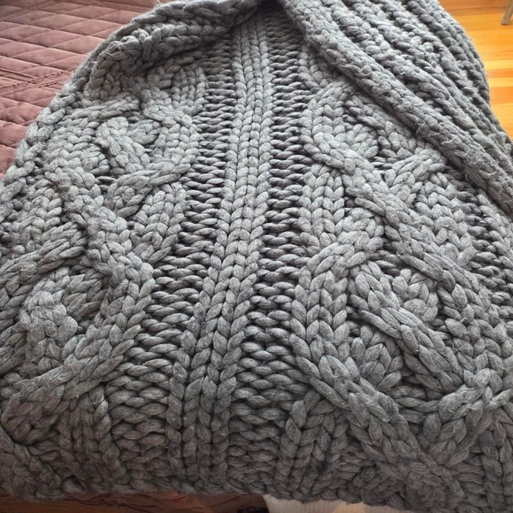 UGG Home Gray Chunky Knit Large Size Wool Throw Blanket - Picture 7 of 7